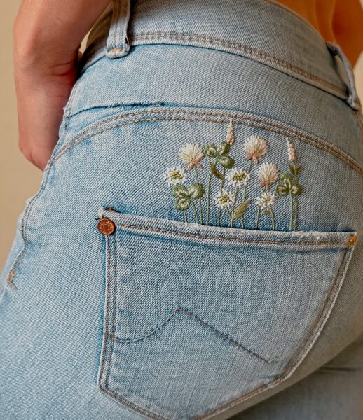 Embroidery on Wide-Leg Jeans (not on the pocket) + Free design